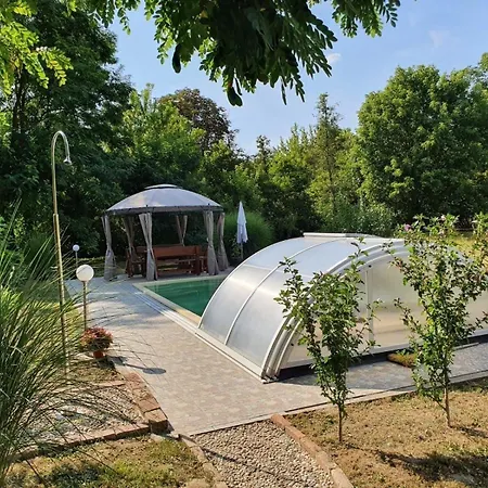 In Doebroekoez Mit Privatem Pool *